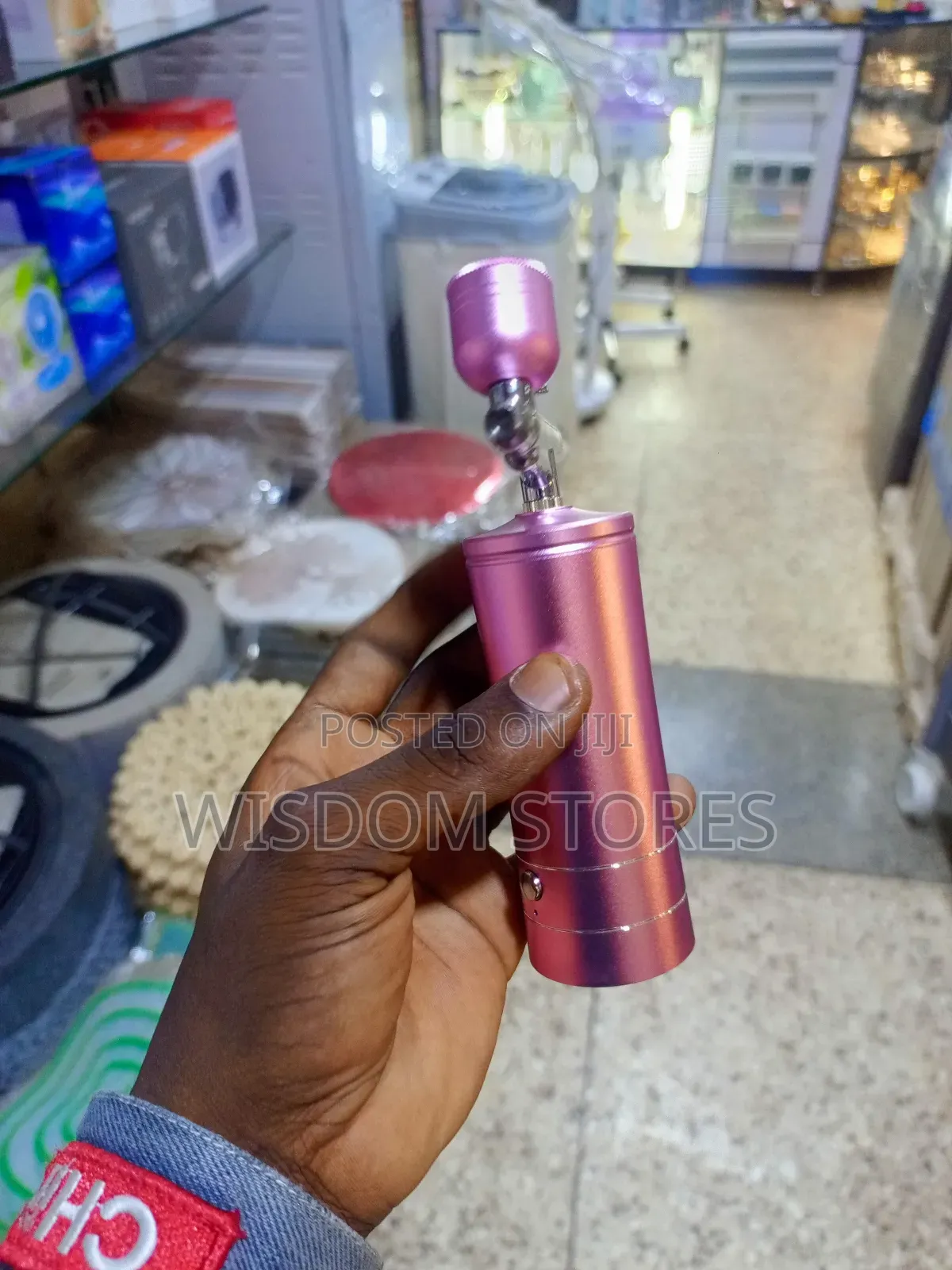 Portable, Cordless Airbrush Kit With a Mini Compressor.