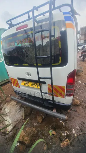 Toyota HiAce 2010 White