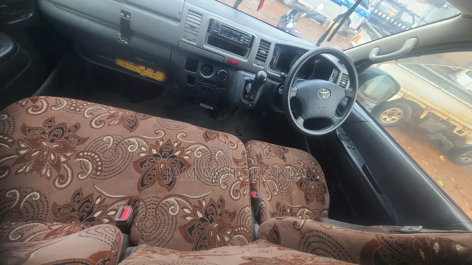 Toyota HiAce 2010 White