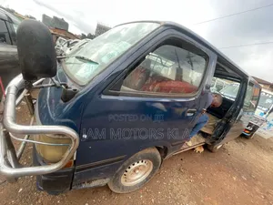 Toyota HiAce 1992 Blue