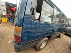 Toyota HiAce 1992 Blue