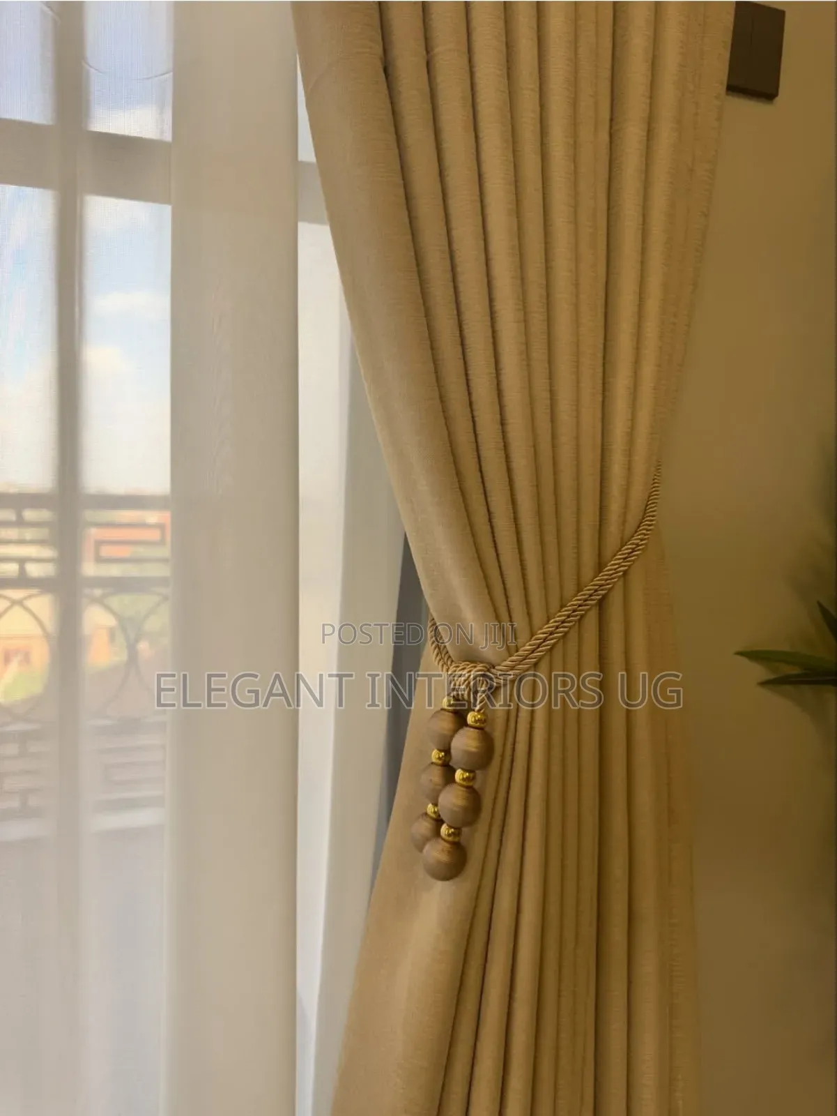 Fancy Curtains in Heavy Material Available at Cheap Price