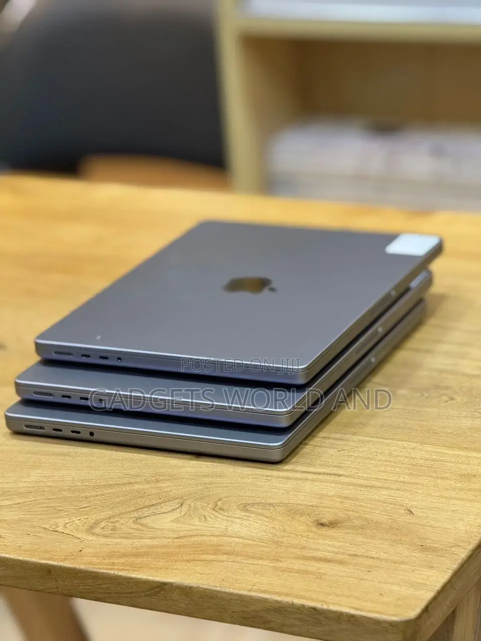 New Laptop Apple MacBook Pro 2021 M1 32GB Apple M1 SSD 512GB