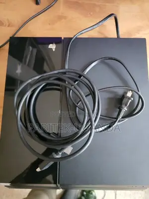 Play Station 4 With 1 Game Pad