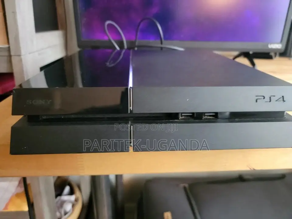Play Station 4 With One Game Pad