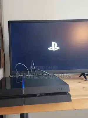 Play Station 4 With One Game Pad