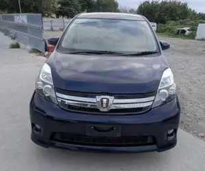 Toyota ISIS 2016 Blue