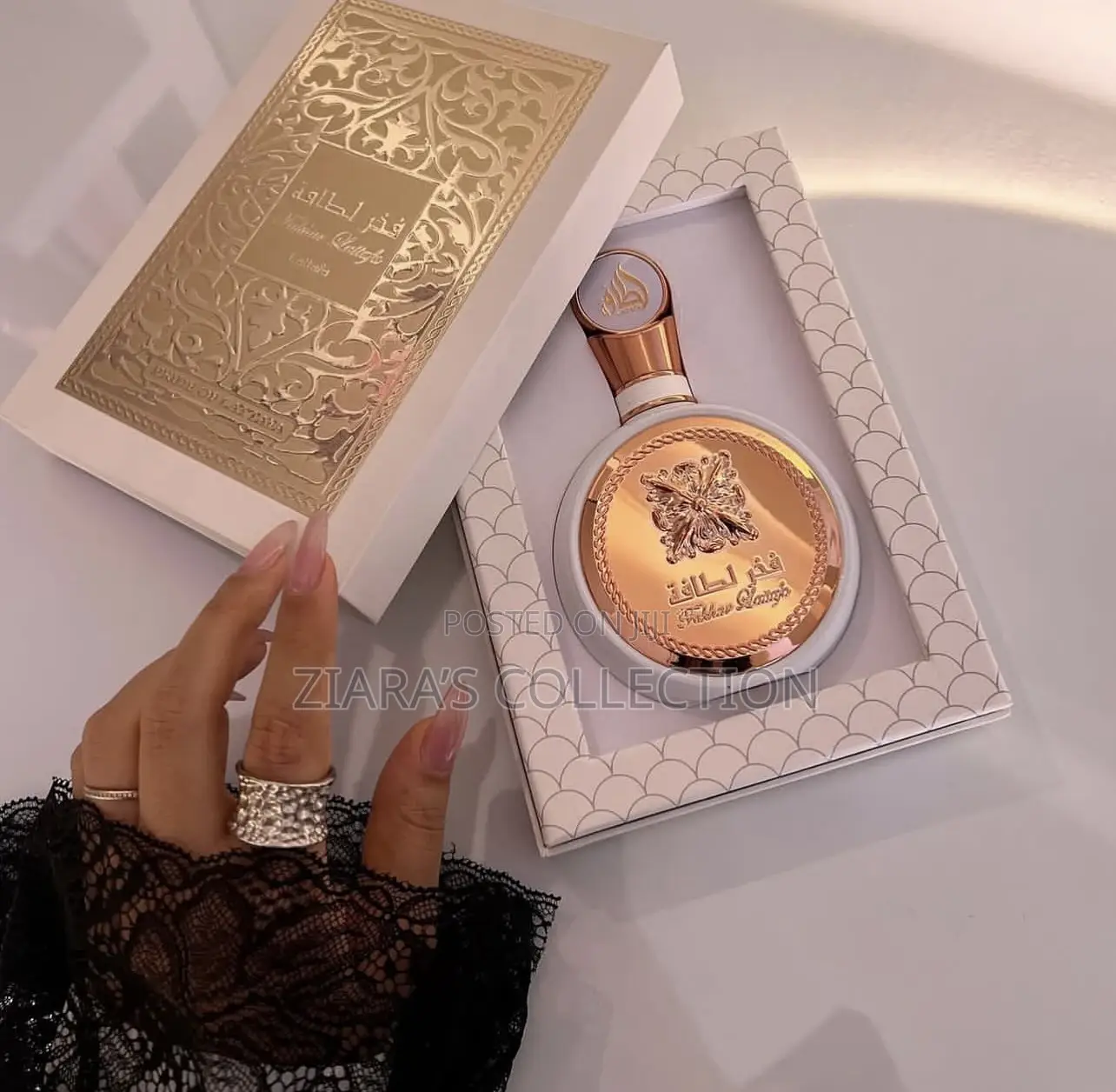 Lattafa Fakhar For Women Eau De Perfume .It’S Floral And Fruity Scent