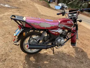 TVS HLX 125 2022 Red