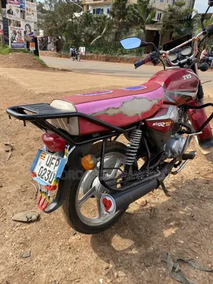 TVS HLX 125 2022 Red