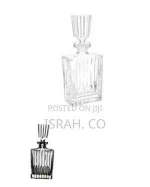 Elegant Crystal / Glass Spirit Decanter With Stopper - Transparent