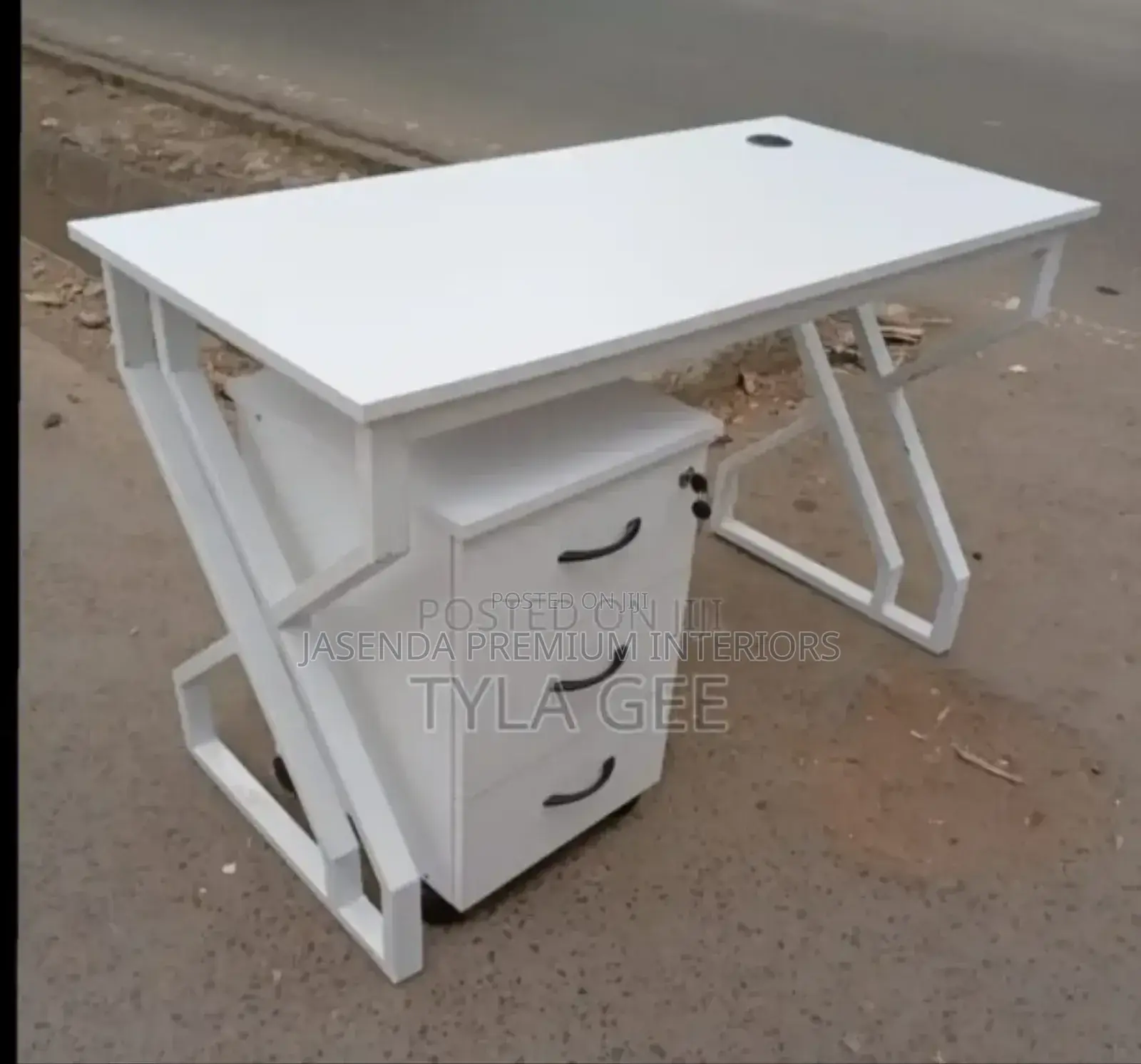 Metallic Office Table/Office Table/Reading Desk/Offices Tables046