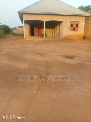 Warehouse and 5 Boys Quarter Rooms