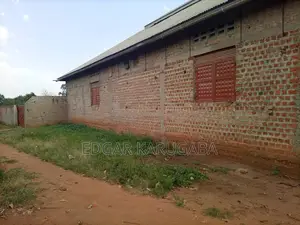 Warehouse and 5 Boys Quarter Rooms