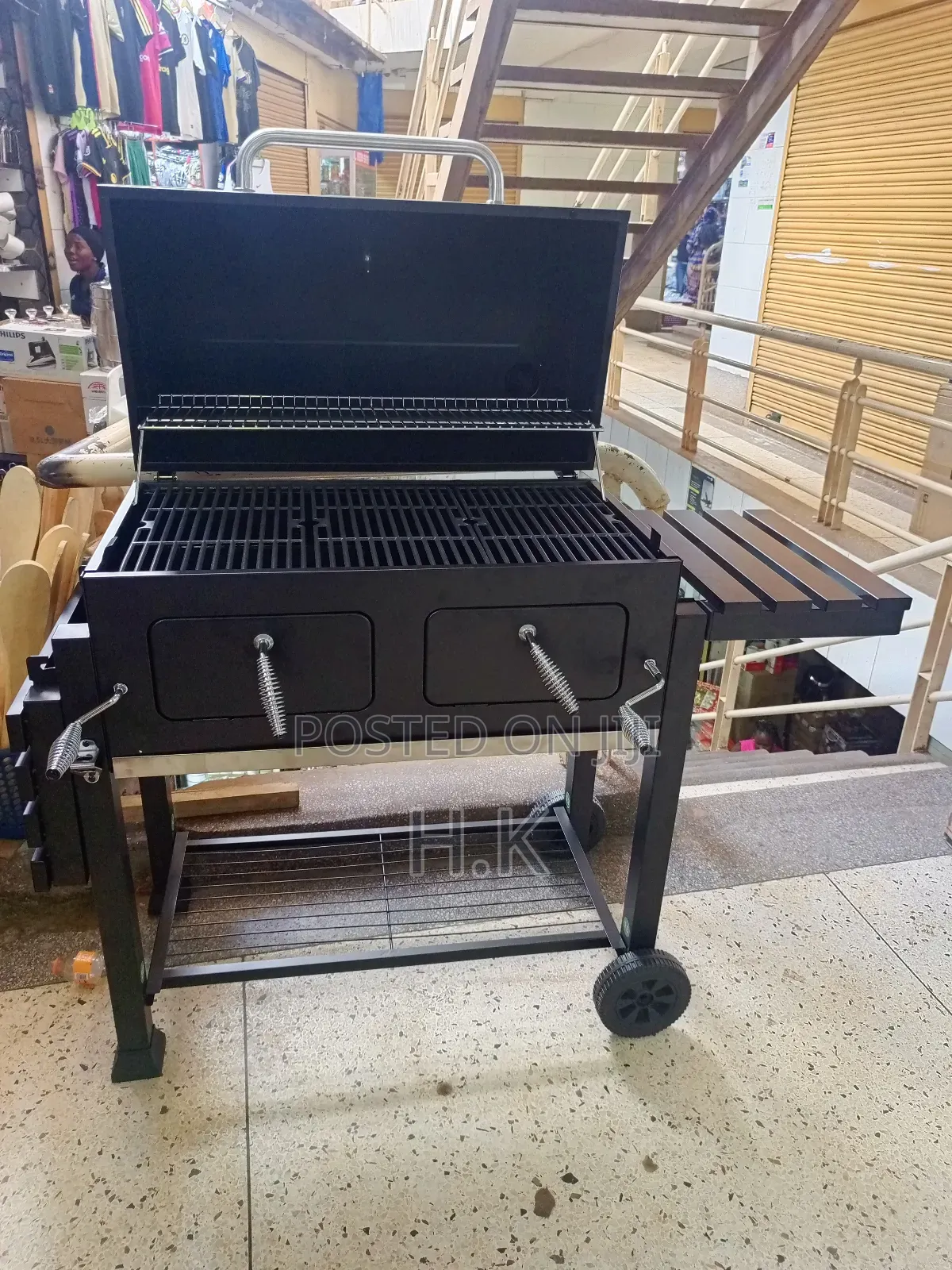 Sophia William Extra-large, Heavy-duty Charcoal Bbq Grill.