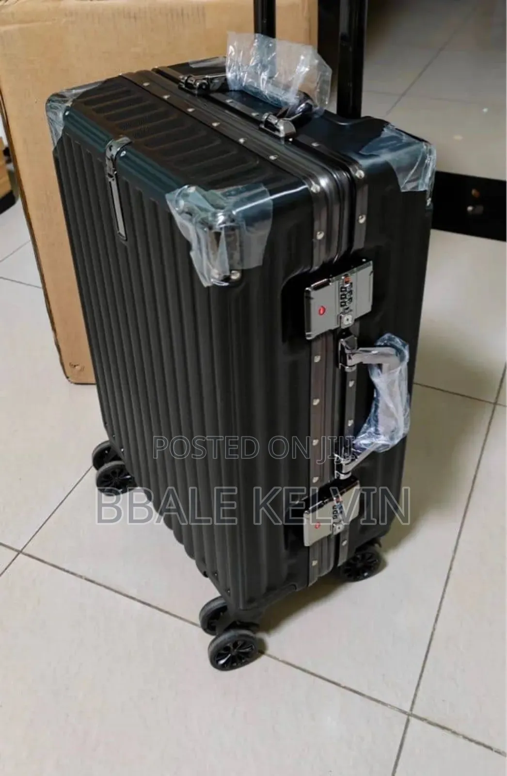 Non Zipper Alminium Vip Travel Suitcase - Small Size