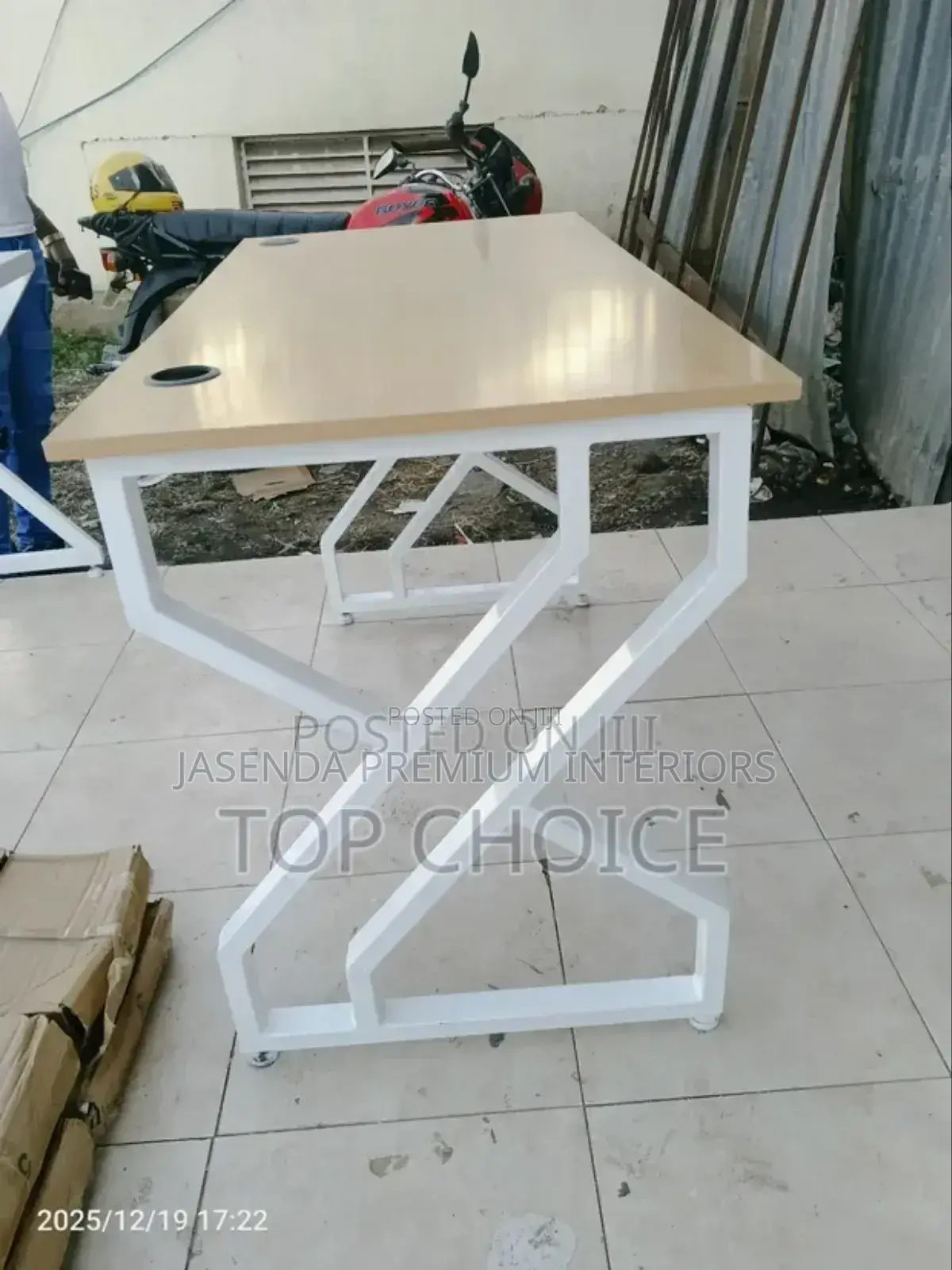 Metallic Office Table/Office Table/Reading Desk/Offices Tables079