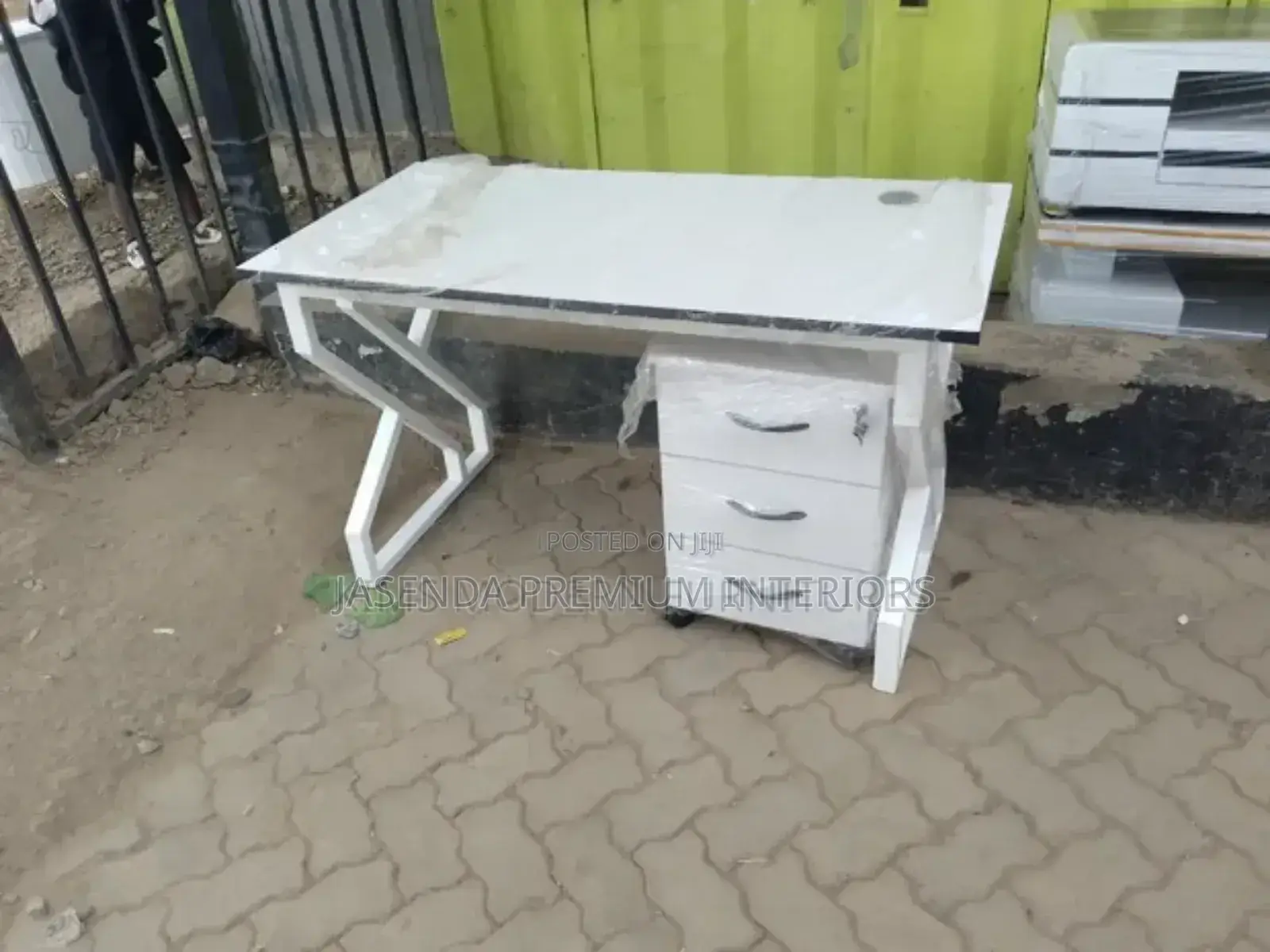 Metallic Office Table/Office Table/Reading Desk/Offices Tables073