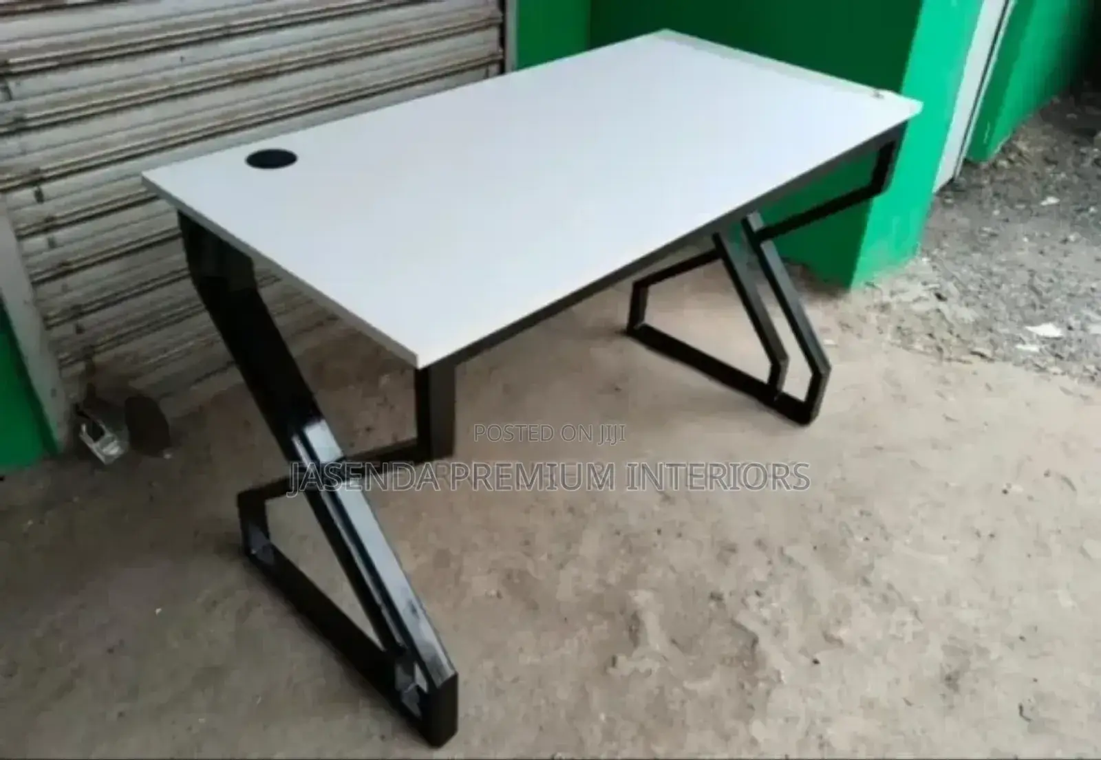 Office Desk/Study Table/Reading Desk/Office Table