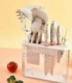 Stylish 16-Piece Kitchen Utensil and Knife Set in Diamond-Cut Storage
