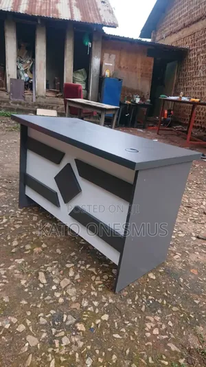 Offiexecutive Tables With Designs