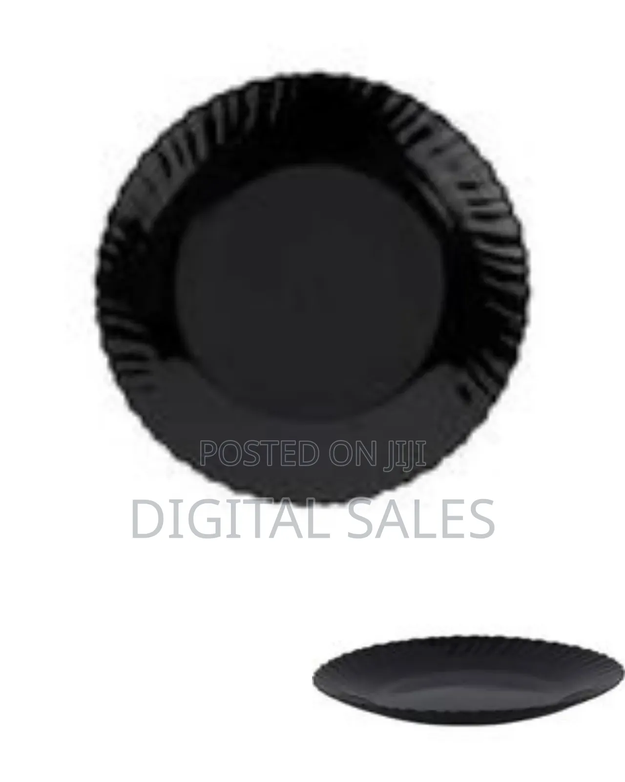 6 Piece Set of Porcelain Dinner Plates With a Wavy Edge