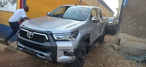 New Toyota Hilux 2025 Silver