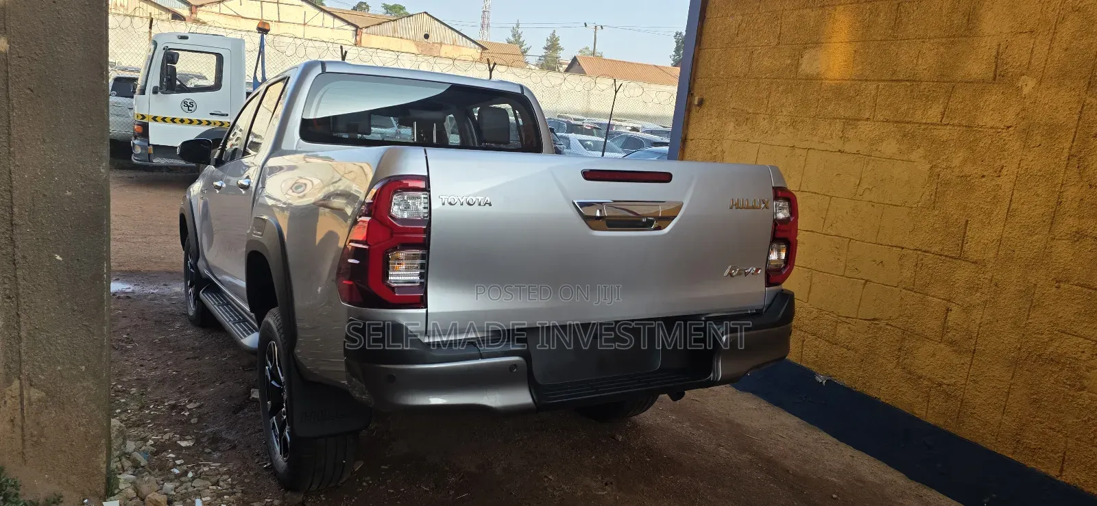New Toyota Hilux 2025 Silver