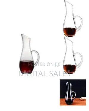 Elegant, High-Spirited Glass Decanter / Carafe, 900ml