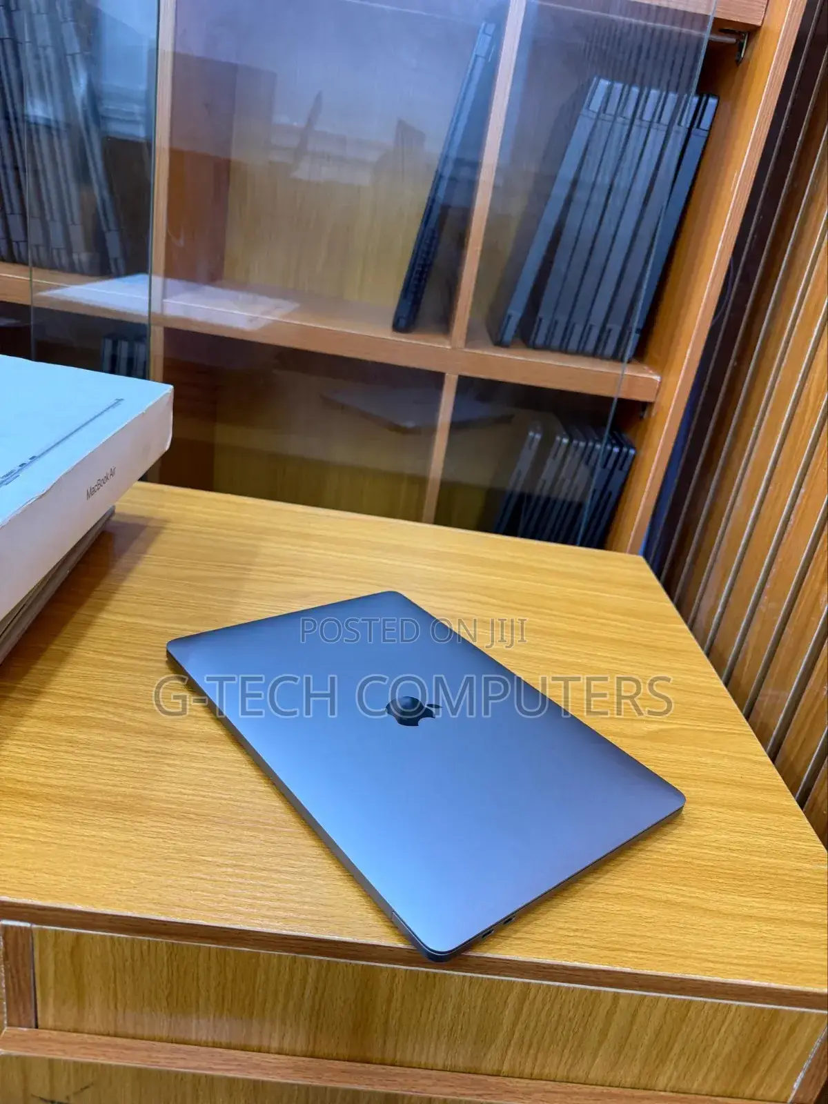 New Laptop Apple MacBook Pro 2020 M1 8GB Apple M1 Pro SSD 512GB