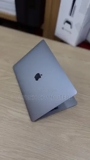 New Laptop Apple MacBook Pro 2020 M1 8GB Apple M1 Pro SSD 512GB