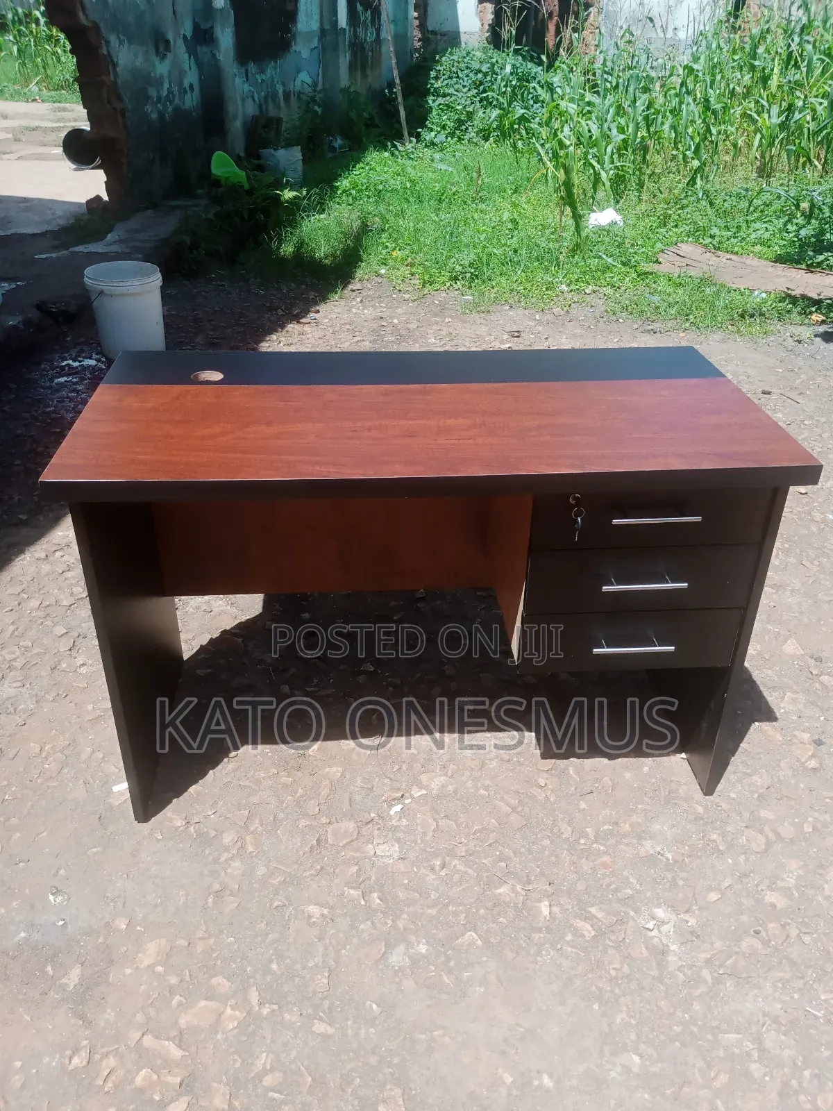 Single Desks