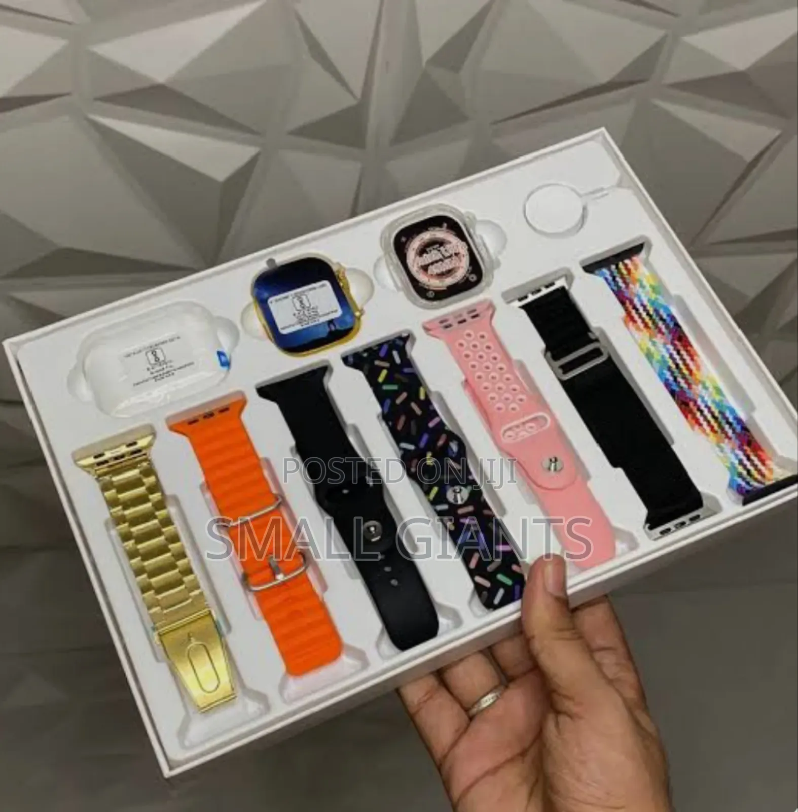 I20 Ultra Max Suit 10-in-1 Smartwatch and Earphone Set.
