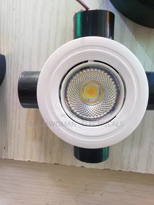 Circular Box Spotlights Changing 3 Colors