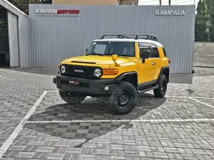 Toyota FJ Cruiser 4x4 Automatic 2012 Yellow