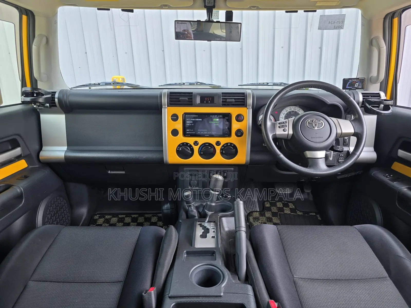 Toyota FJ Cruiser 4x4 Automatic 2012 Yellow