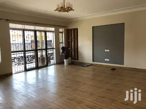 Kira Posh Bungalow In Tarmacked Neighborhood On Quick Sell