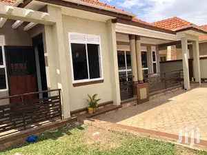 Kira Posh Bungalow In Tarmacked Neighborhood On Quick Sell
