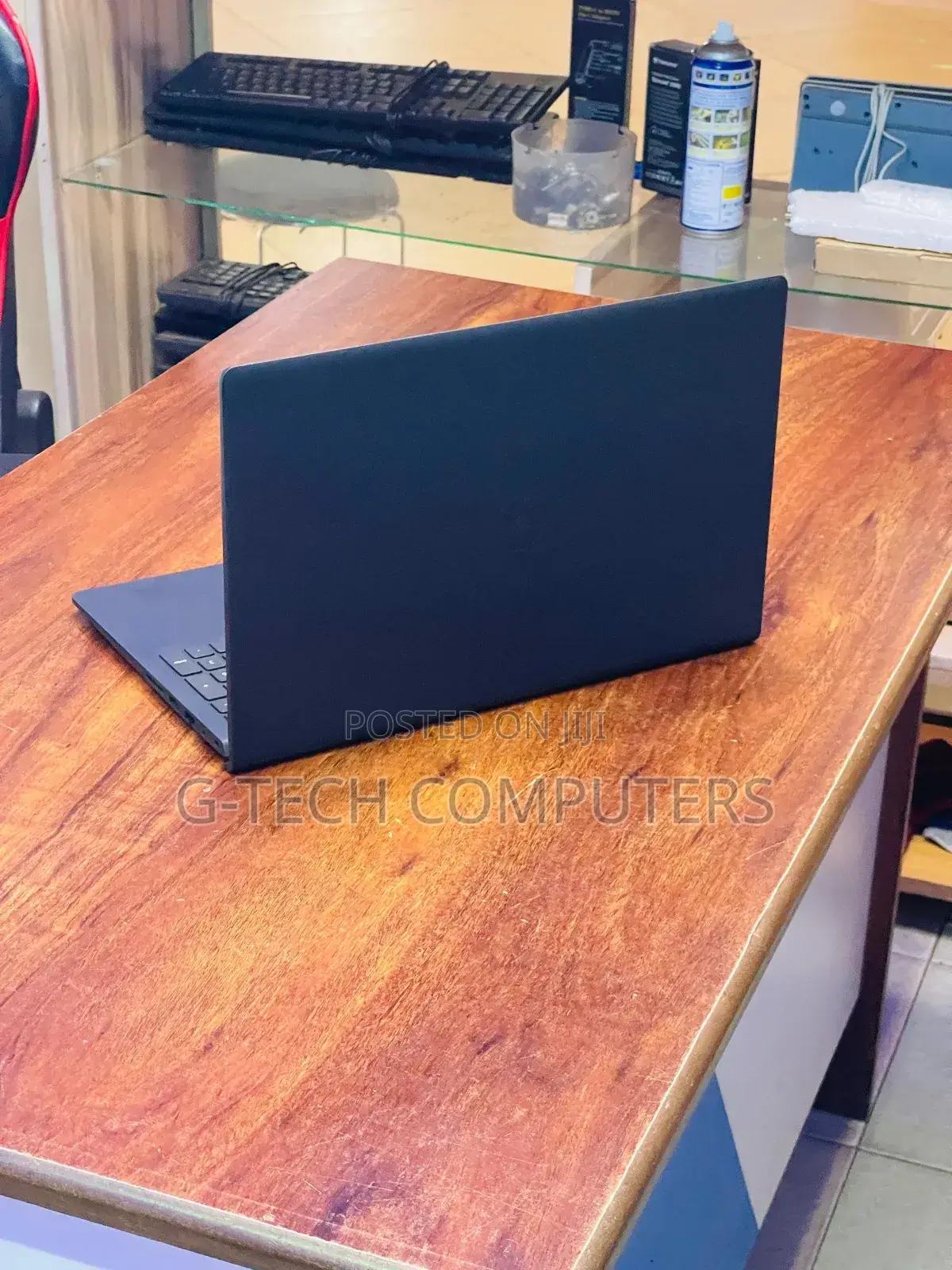 New Laptop Dell Vostro 3520 8GB Intel Core I5 HDD 500GB
