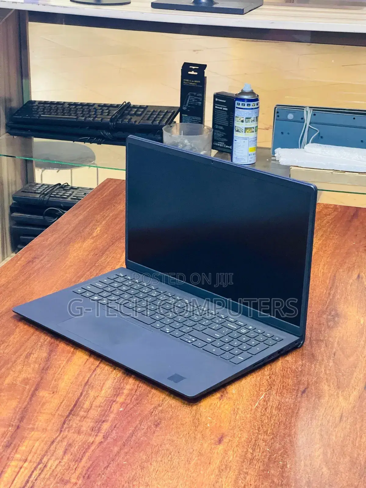 New Laptop Dell Vostro 3520 8GB Intel Core I5 HDD 500GB
