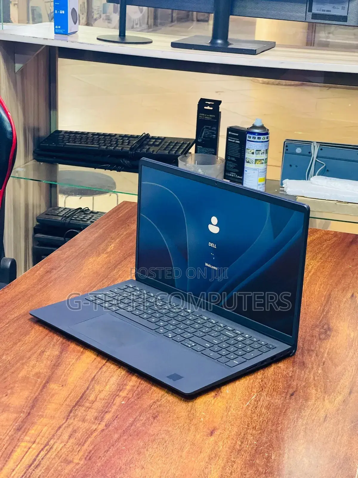 New Laptop Dell Vostro 3520 8GB Intel Core I5 HDD 500GB
