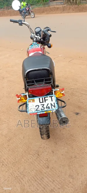 Bajaj Boxer 100 2024 Red