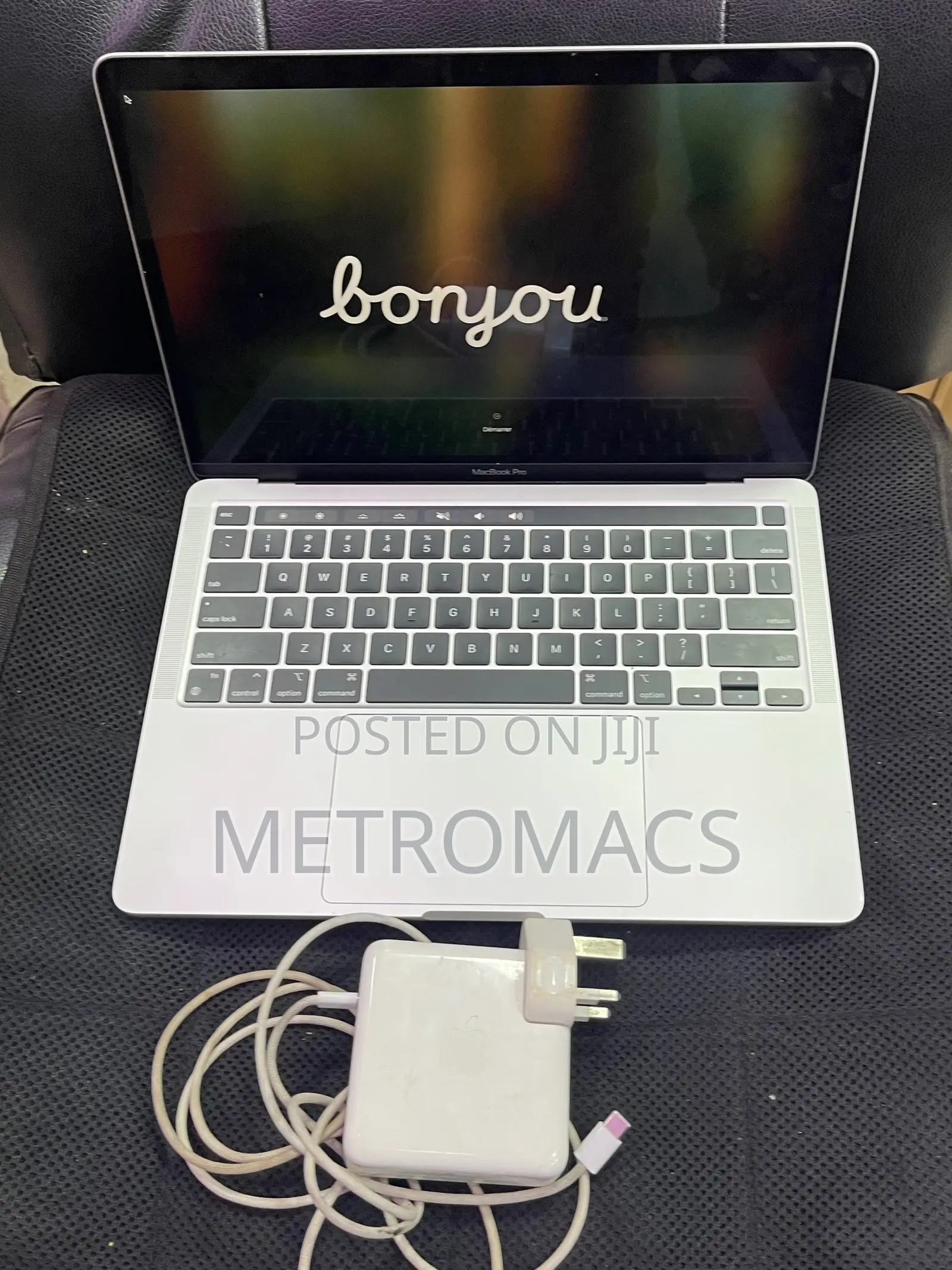 Laptop Apple MacBook Pro 2022 M2 8GB Apple M2 SSD 256GB