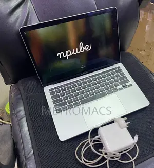 Laptop Apple MacBook Pro 2022 M2 8GB Apple M2 SSD 256GB