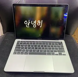 Laptop Apple MacBook Pro 2022 M2 8GB Apple M2 SSD 256GB