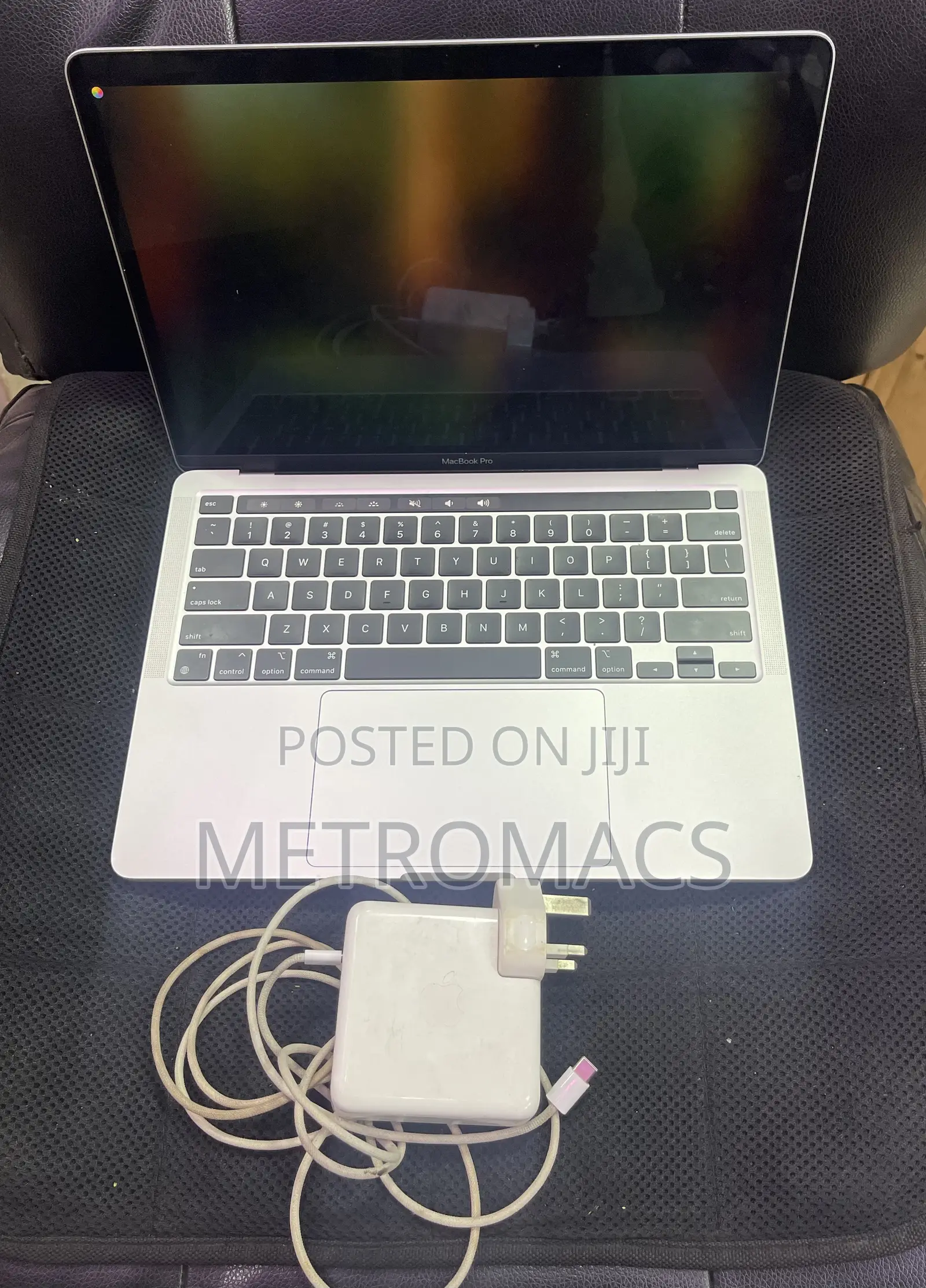 Laptop Apple MacBook Pro 2022 M2 8GB Apple M2 SSD 256GB