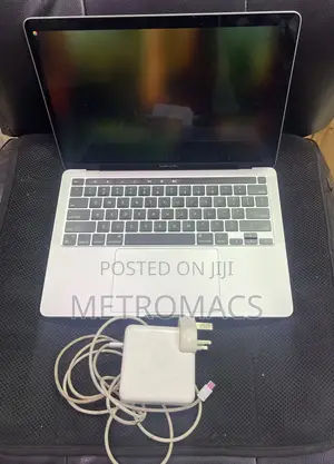 Laptop Apple MacBook Pro 2022 M2 8GB Apple M2 SSD 256GB