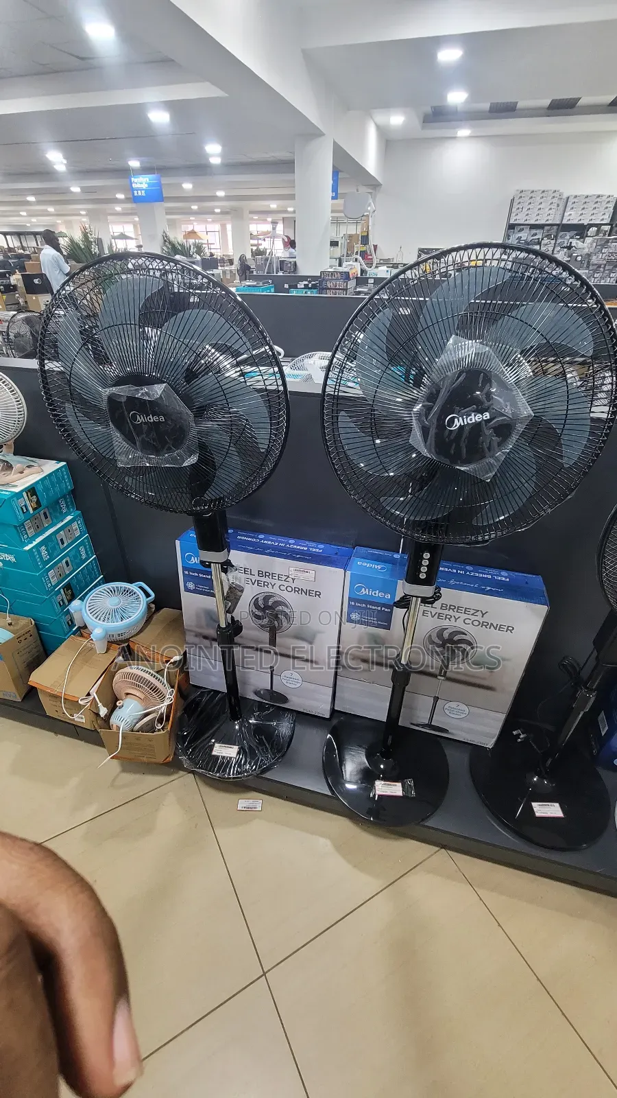 Midea Original Fans With a Remote