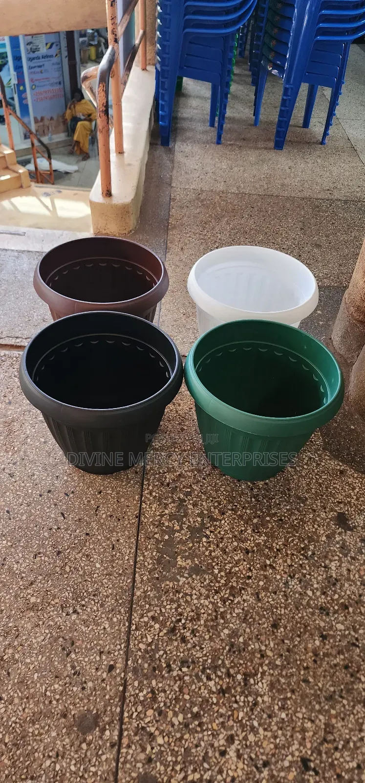 Round Planters