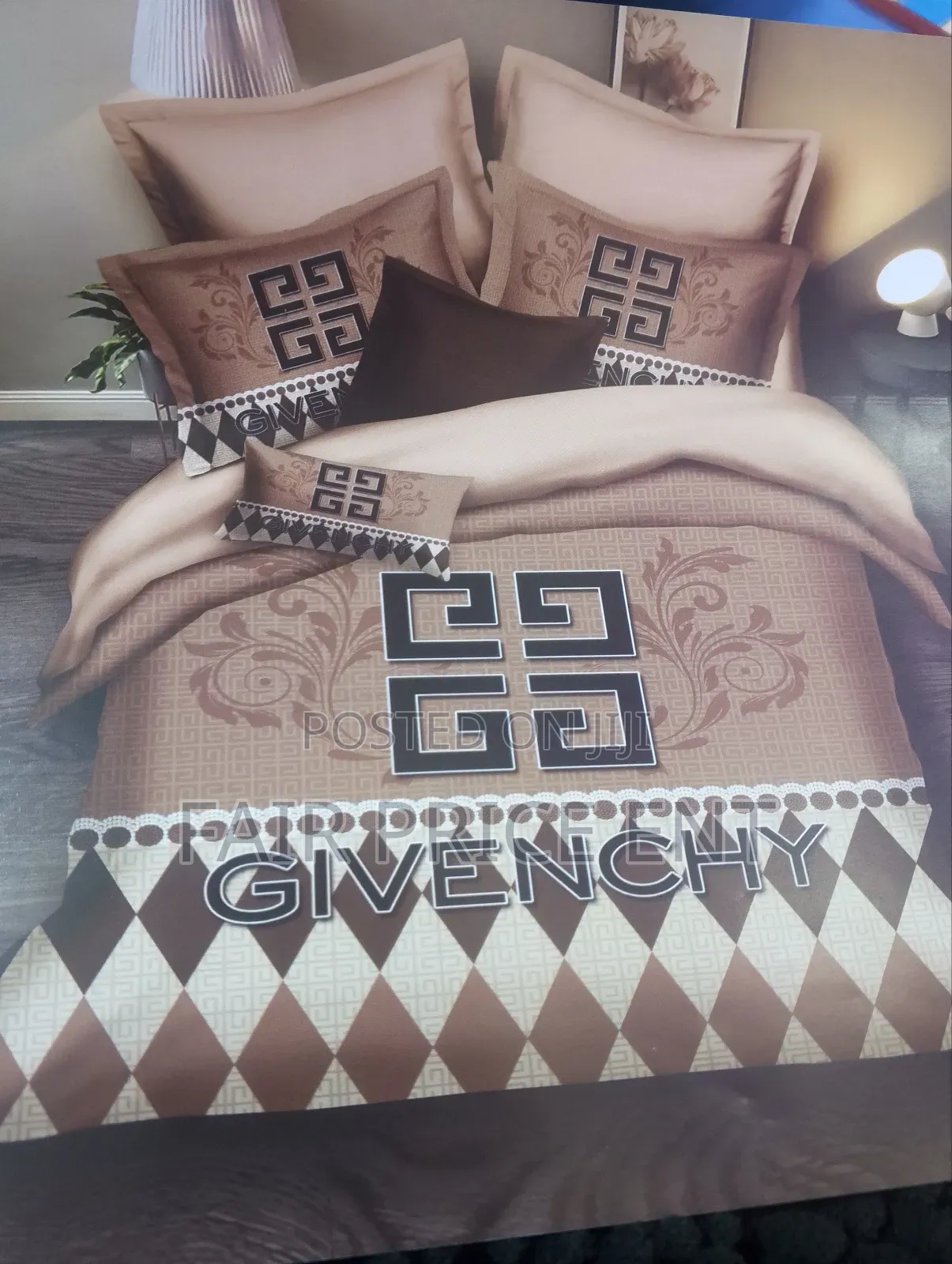 Givenchy Executive Duvet Cover Insert Set . 6*6.( Brown)